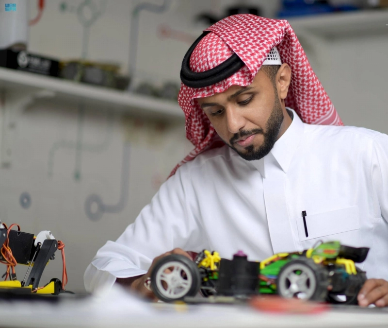 البومجداد يستعرض ابتكاره (مكة)