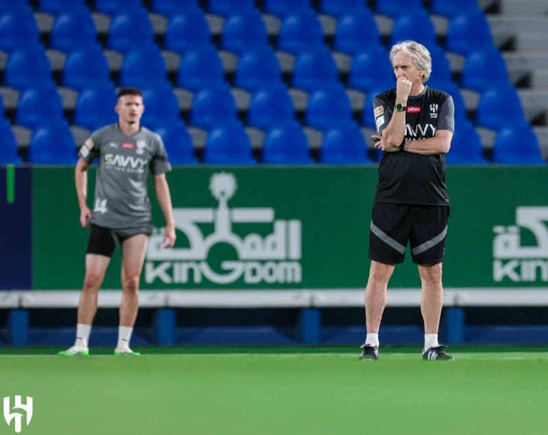 خيسوس يتابع تدريبات الهلال
