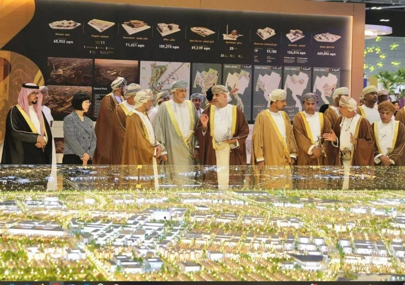 من المعرض