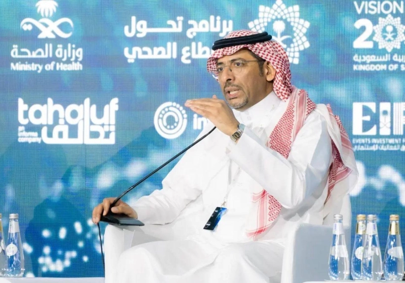 الخريف متحدثا في الملتقى