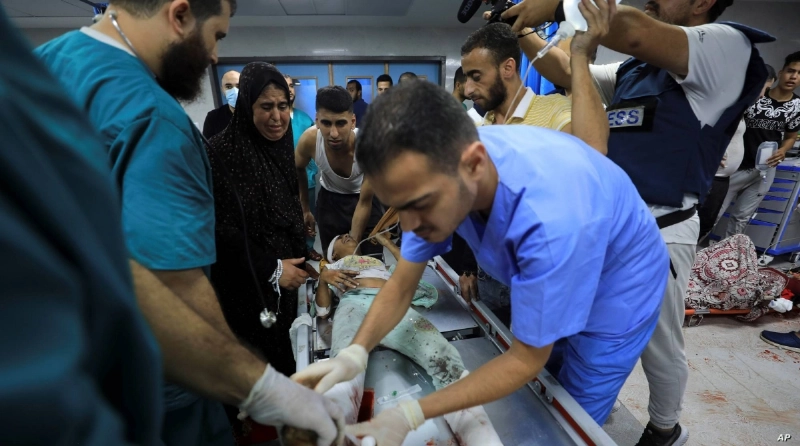 طفل يخضع لعملية جراحية بلا مخدر (مكة)