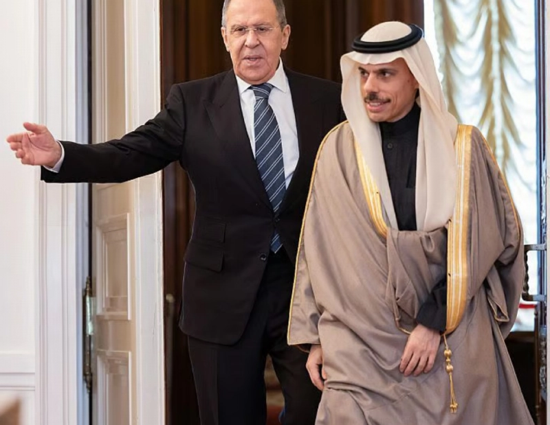 لقاء سابق بين فيصل بن فرحان وسيرجي لافروف (مكة)