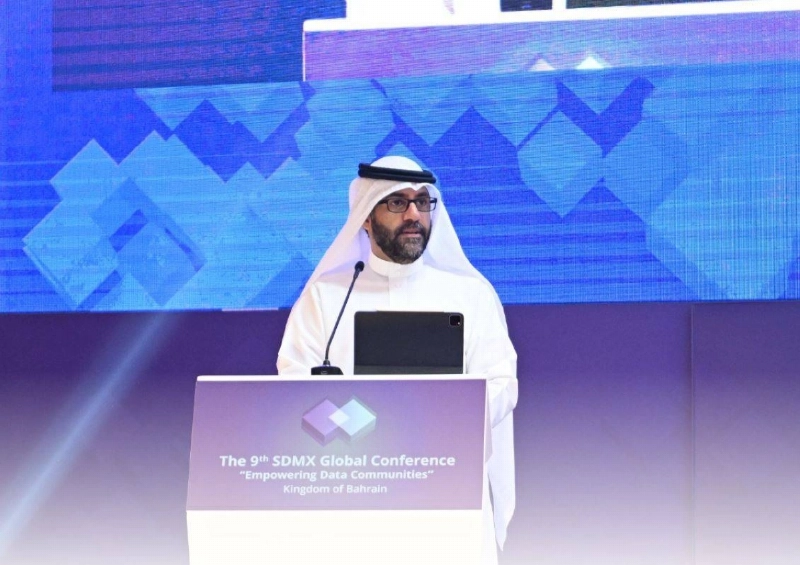 الدوسري متحدثا في المؤتمر
