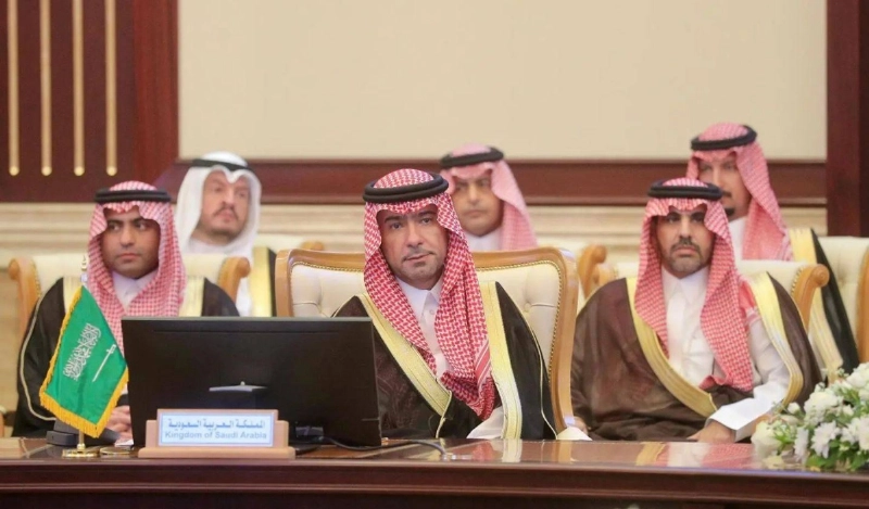 الحقيل مشاركا في الاجتماع
