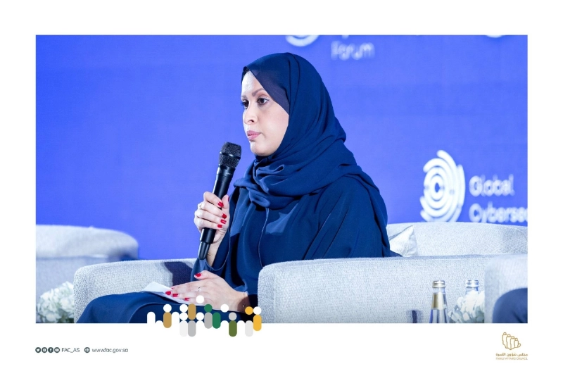 ميمونة آل خليل في الجلسة الحوارية