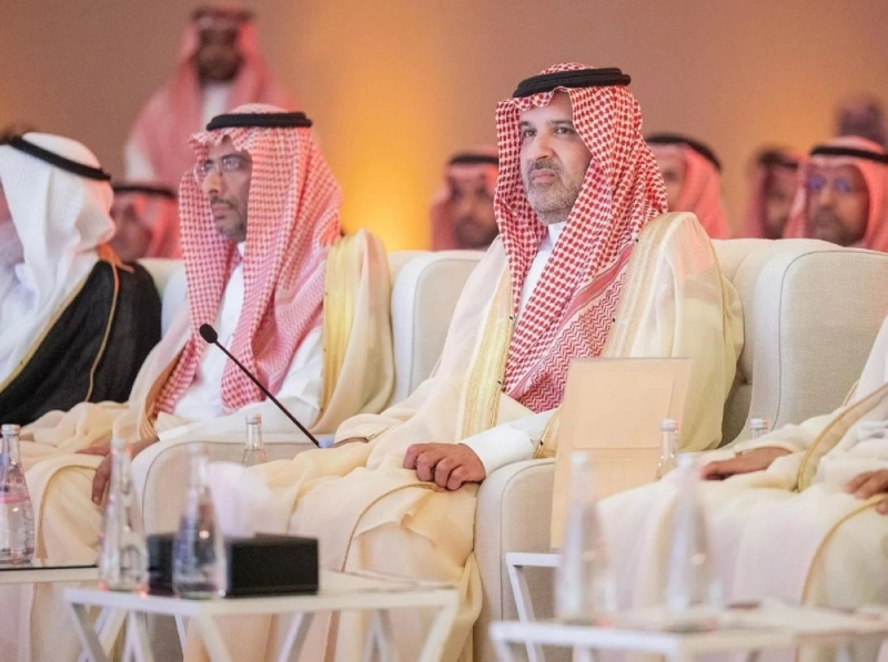 أمير المدينة خلال رعايته الحفل