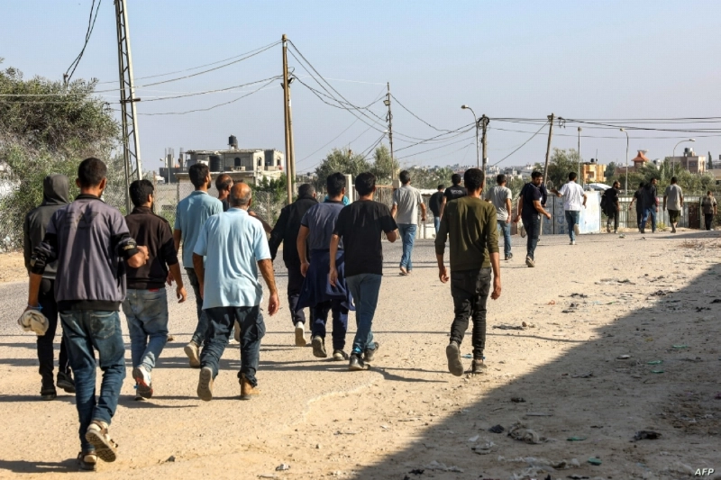 عمال فلسطينيون عائدون من إسرائيل (مكة)