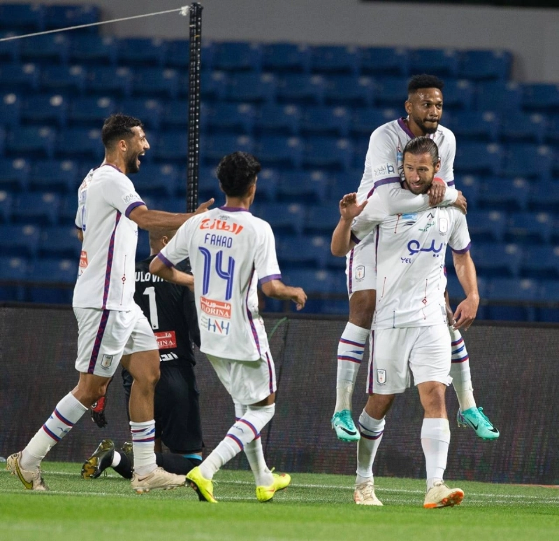 فرحة لاعبي أبها بالفوز على الأخدود