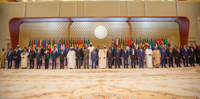 الأمير محمد بن سلمان متوسطا الزعماء المشاركين في القمة السعودية الأفريقية (مكة)