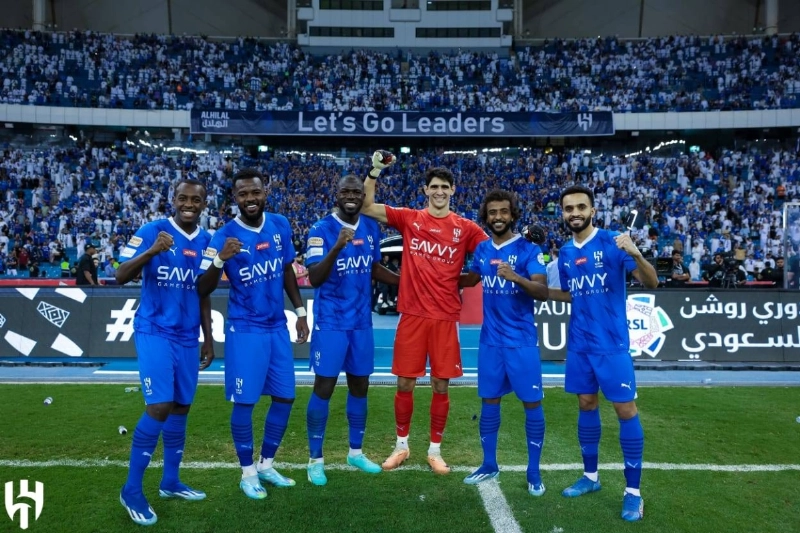 دفاع الهلال يحتفل