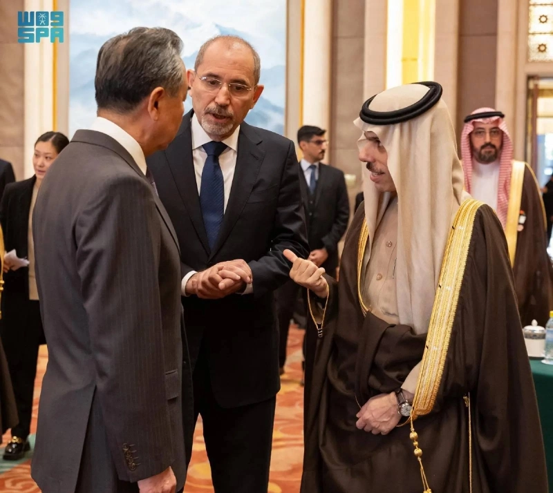 حوار جانبي بين وزراء السعودية والأردن والصين (واس)