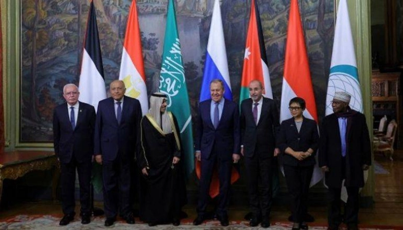 الوزراء مع الوزير الروسي