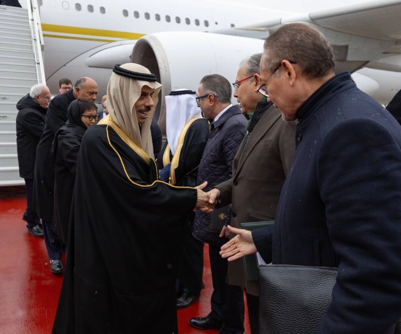 فيصل بن فرحان يتقدم الوفد الوزاري (واس)