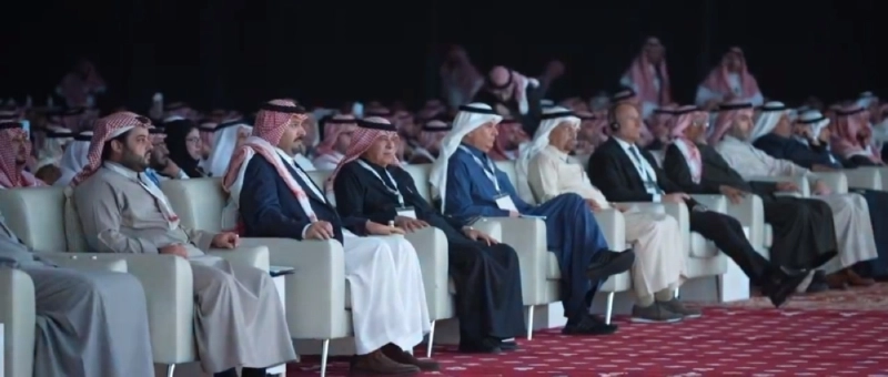 أمير الحدود الشمالية وإلى يساره القصبي والفضلي والفالح
