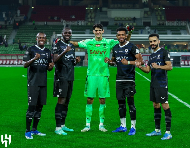 دفاع الهلال يحتفل بالكلين شيت