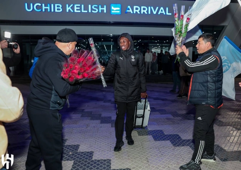 استقبال بعثة الهلال بالورود