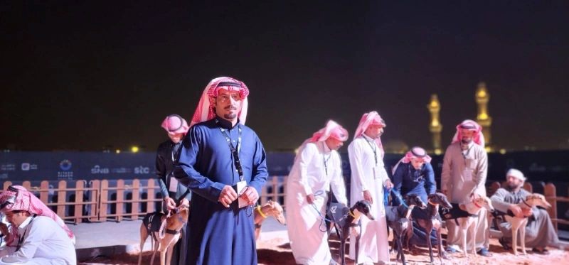 راكان القحطاني مشارك و منظم بسباق "كلاب السلق" في مهرجان الكلاب العالمي