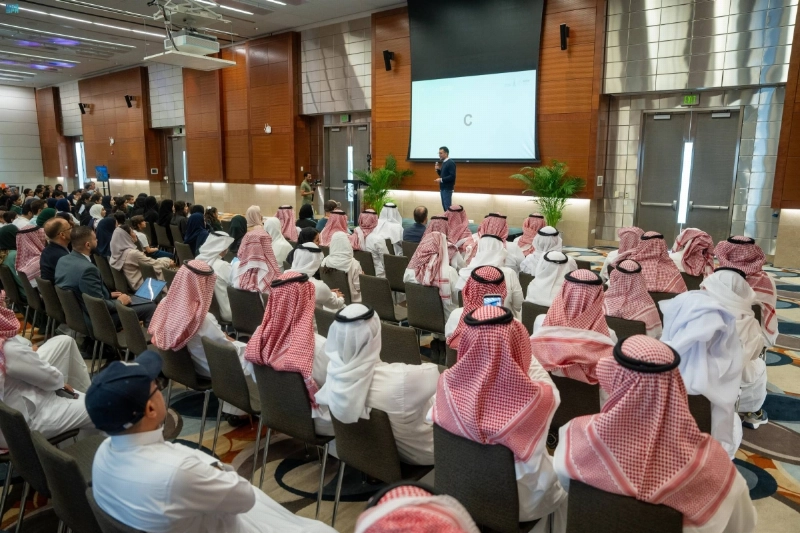 طلاب مشاركون في المسابقة (مكة)