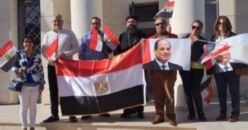 ناخبون يدلون بأصواتهم (مكة)