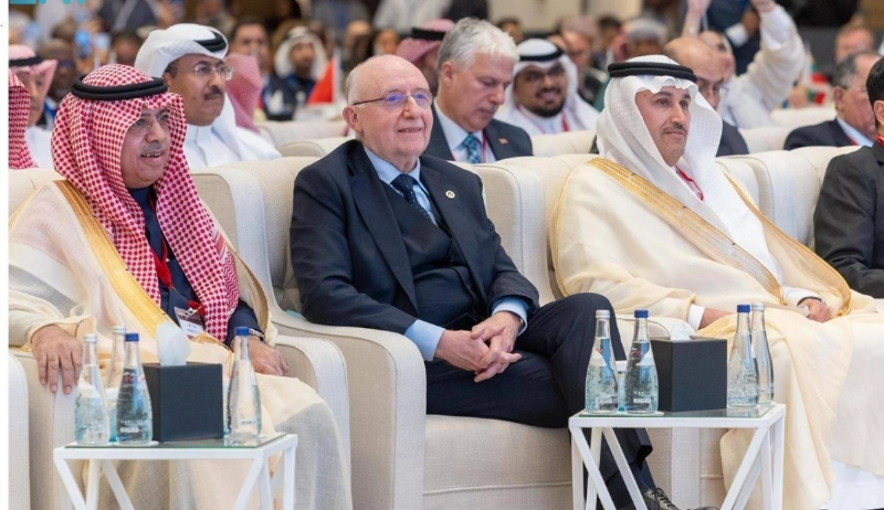 الجاسر خلال افتتاح المؤتمر