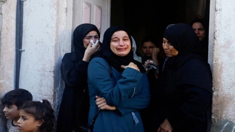 نحيب النساء في غزة على المفقودين (مكة)