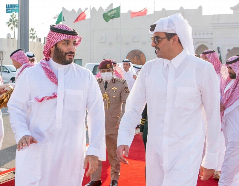 الأمير محمد بن سلمان مستقبلا أمير قطر في وقت سابق (مكة)