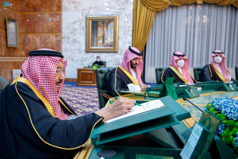 خادم الحرمين الشريفين خلال اعتماده الميزانية (واس)