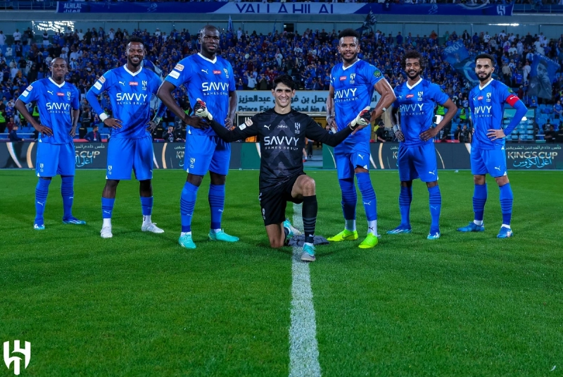 دفاع الهلال يحتفل بالتأهل والكلين شيت