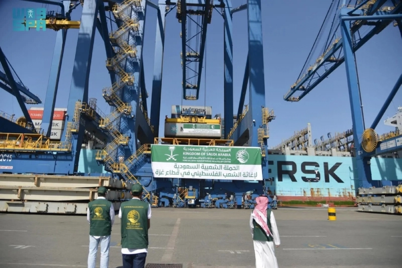 المساعدات السعودية لدى وصولها إلى العريش (واس)