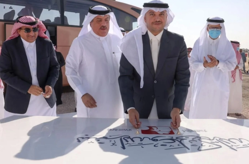 أثناء وضع حجر الأساس