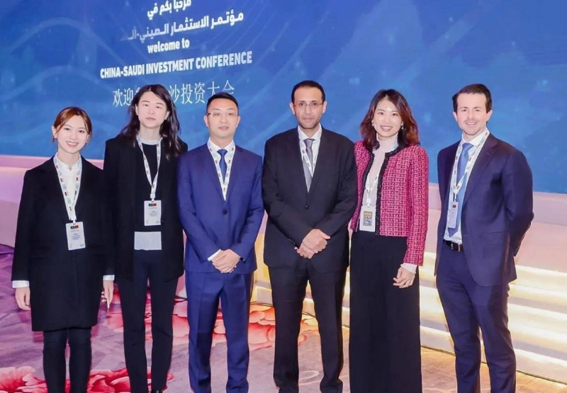 على هامش المؤتمر