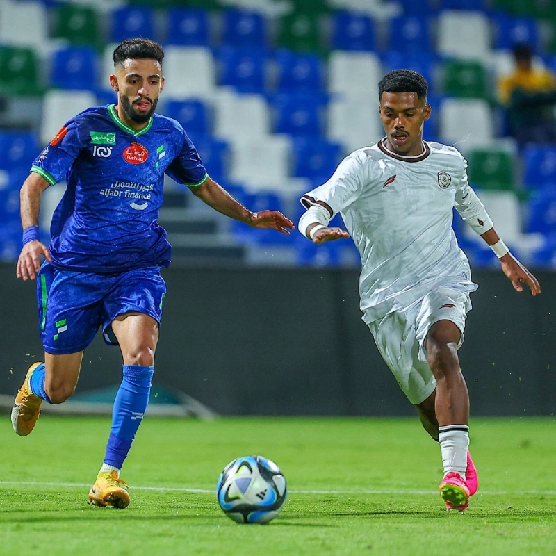 من لقاء الشباب والفتح في دوري الرديف