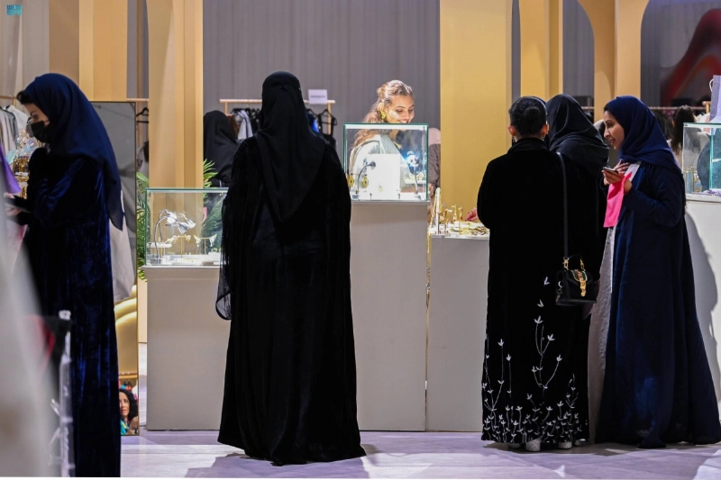 من معرض الموضة والأزياء (مكة)
