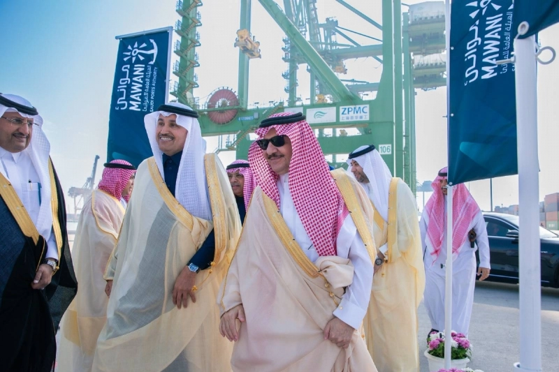 سعود بن نايف وصالح الجاسر خلال الجولة أمس (مكة)