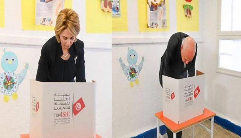 الرئيس التونسي وقرينته يدليان بصوتيهما (مكة)