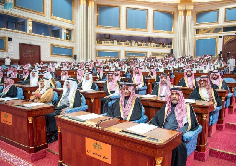 الأمير محمد بن سلمان يلقي الخطاب الملكي أمام الشورى بالرياض أمس (واس)
