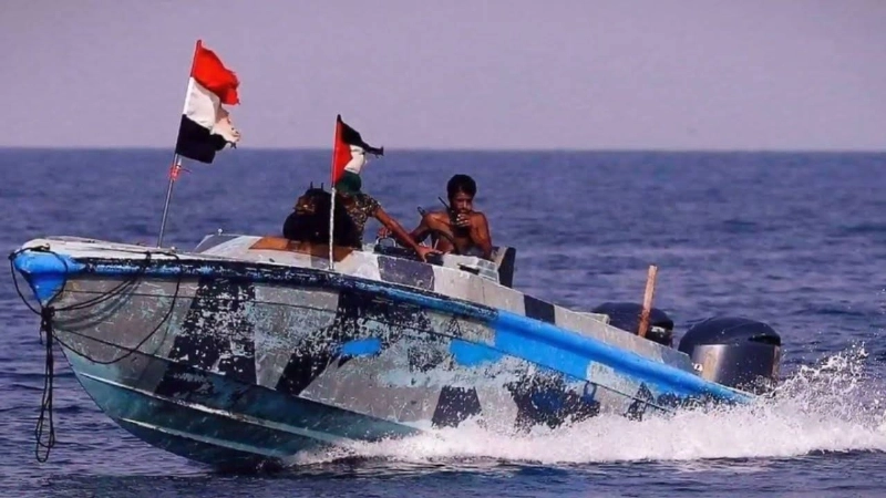 أحد الزوارق الحوثية في البحر الأحمر (مكة)
