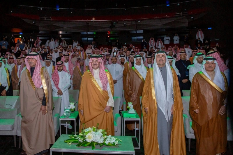 أمير الشرقية يشرف الحفل وإلى جانبه عدد من المسؤولين (مكة)