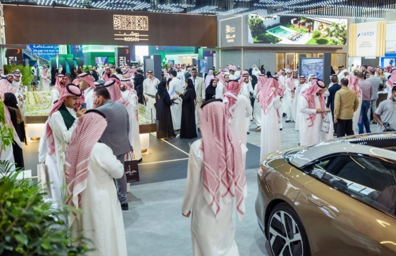 جناح روشن في أحد المعارض العقارية المتخصصة