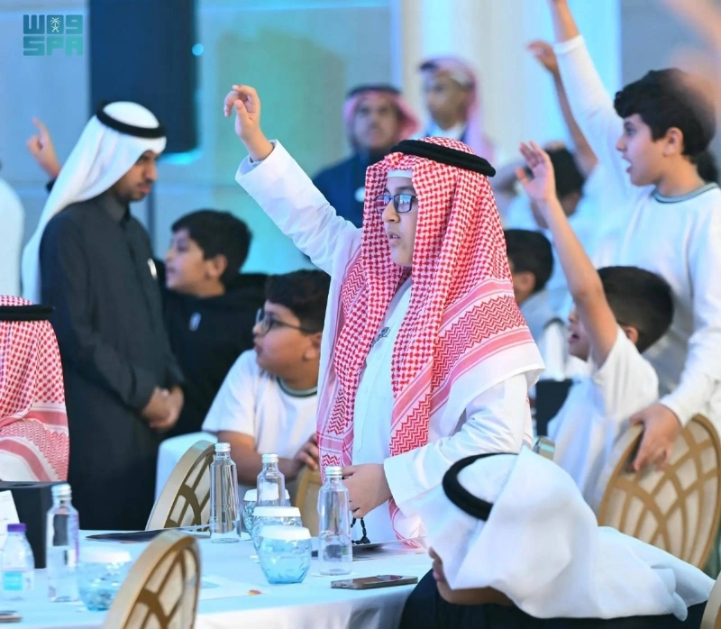 من تكريم الأطفال الفائزين (مكة)