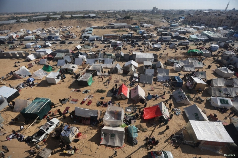 أهل غزة يواجهون البرد في مخيمات صغيرة
