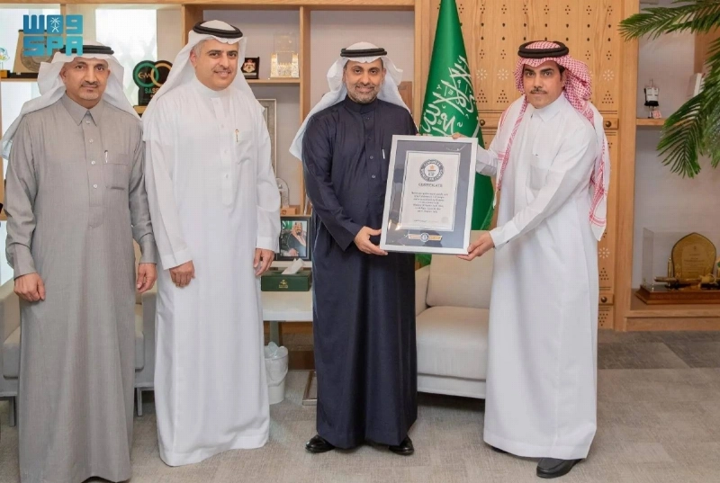 فهد الجلاجل خلال تسلم الشهادة (مكة)