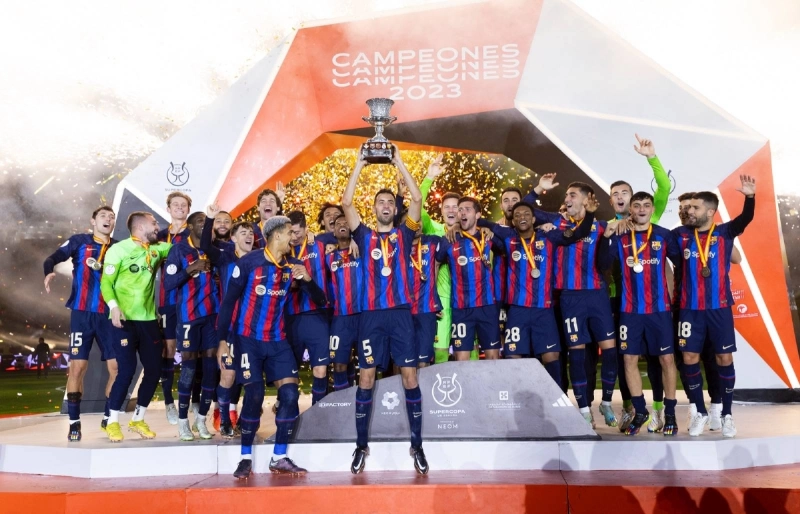 برشلونة يتوج بالنسخة الأخيرة من السوبر الإسباني