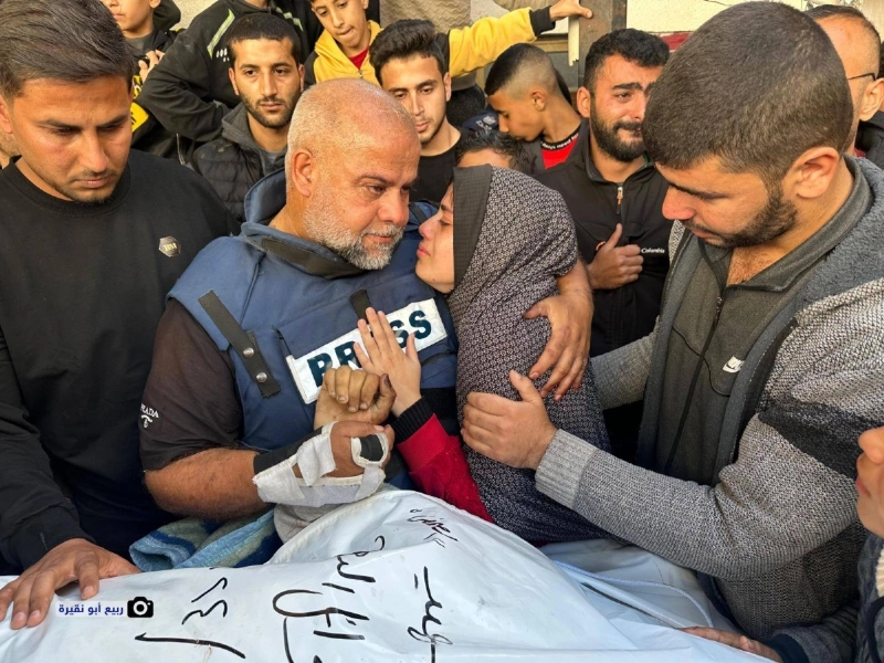 وائل الدحدوح يشيع أحد أبنائه (مكة)
