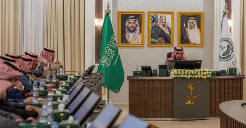 أمير الجوف مترأسا الاجتماع