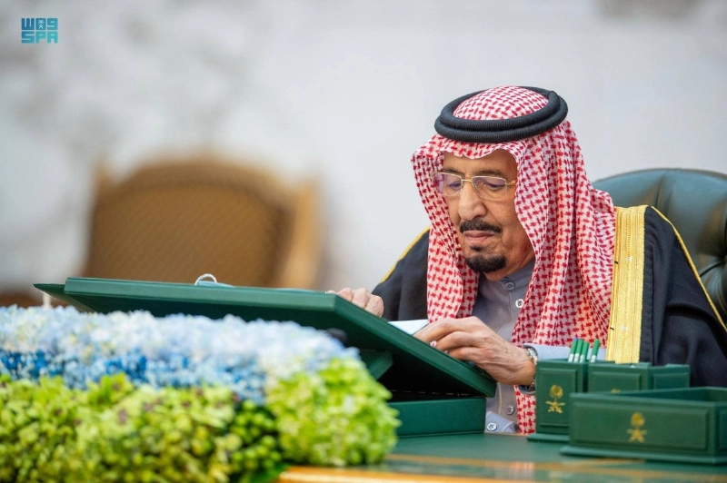 خادم الحرمين لدى ترؤسه جلسة مجلس الوزراء أمس (واس)