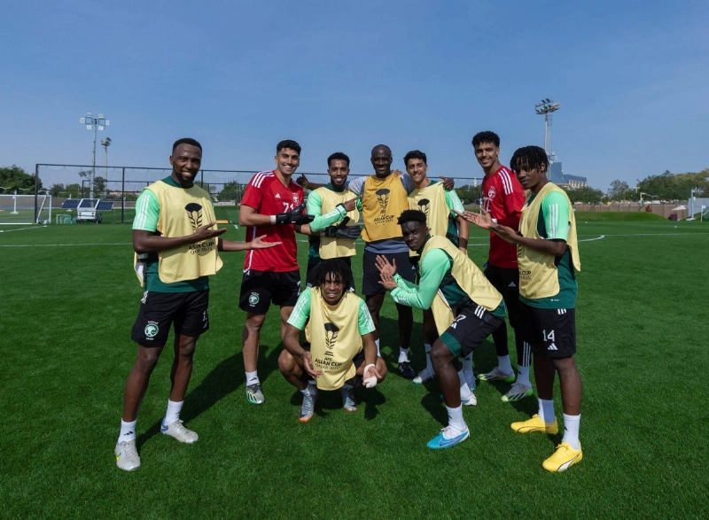 لاعبو الأخضر بعد المناورة