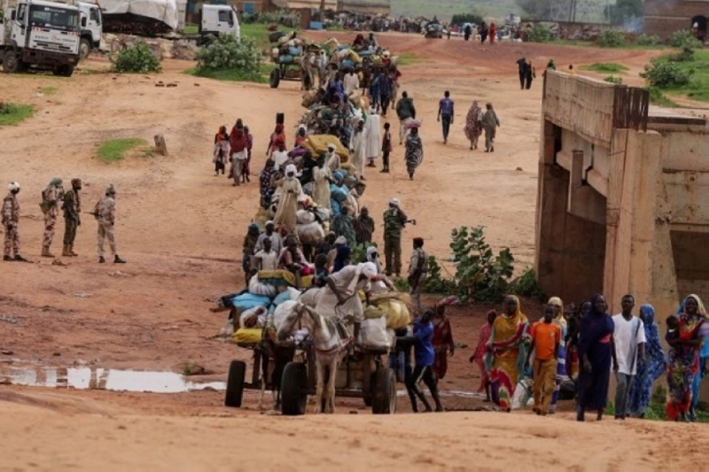 سودانيون يتركون ديارهم بسبب الحرب (مكة)