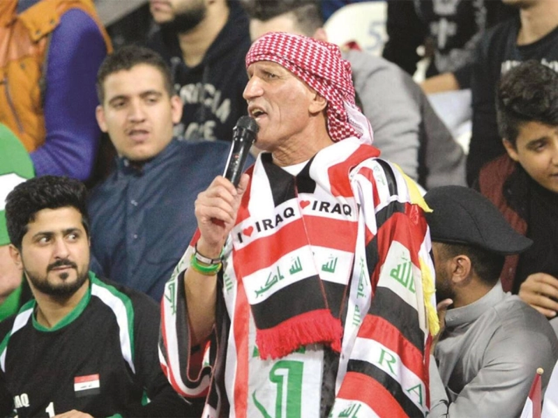 مهدي الكرخي مع المشجعين العراقيين