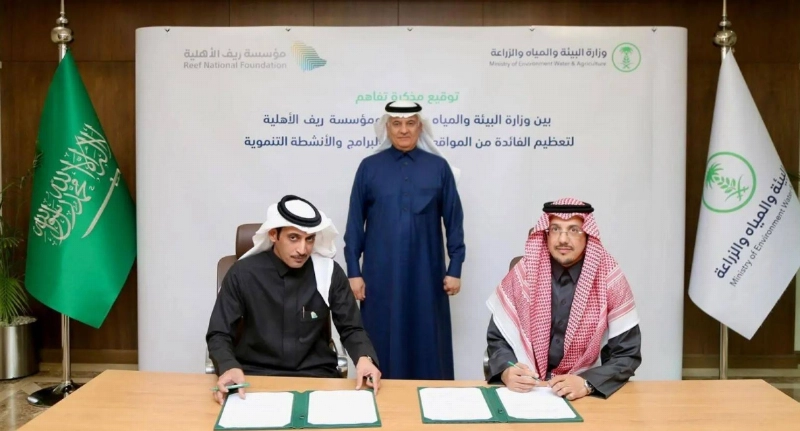 الفضلي خلال التوقيع